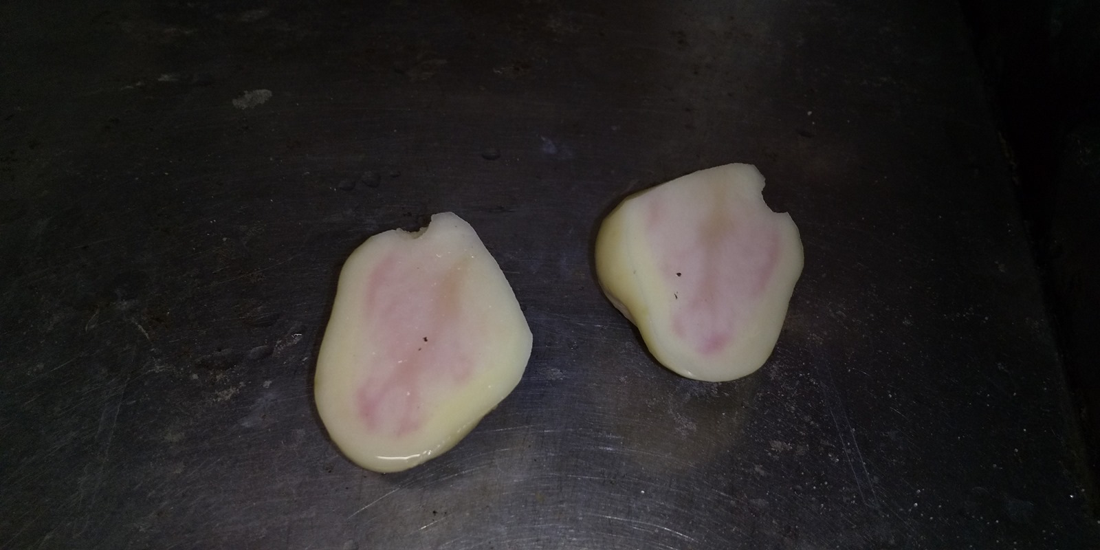 育てたジャガイモを切ったら一部 中身がピンク色 マサのライフワーク